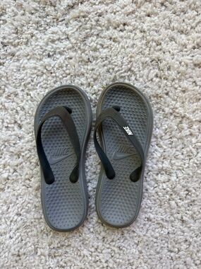 Nike  Gray toddler Flip Flop Sandals